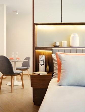 Hillside-one bedroom w balcony