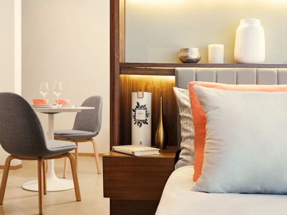 Hillside-one bedroom w balcony